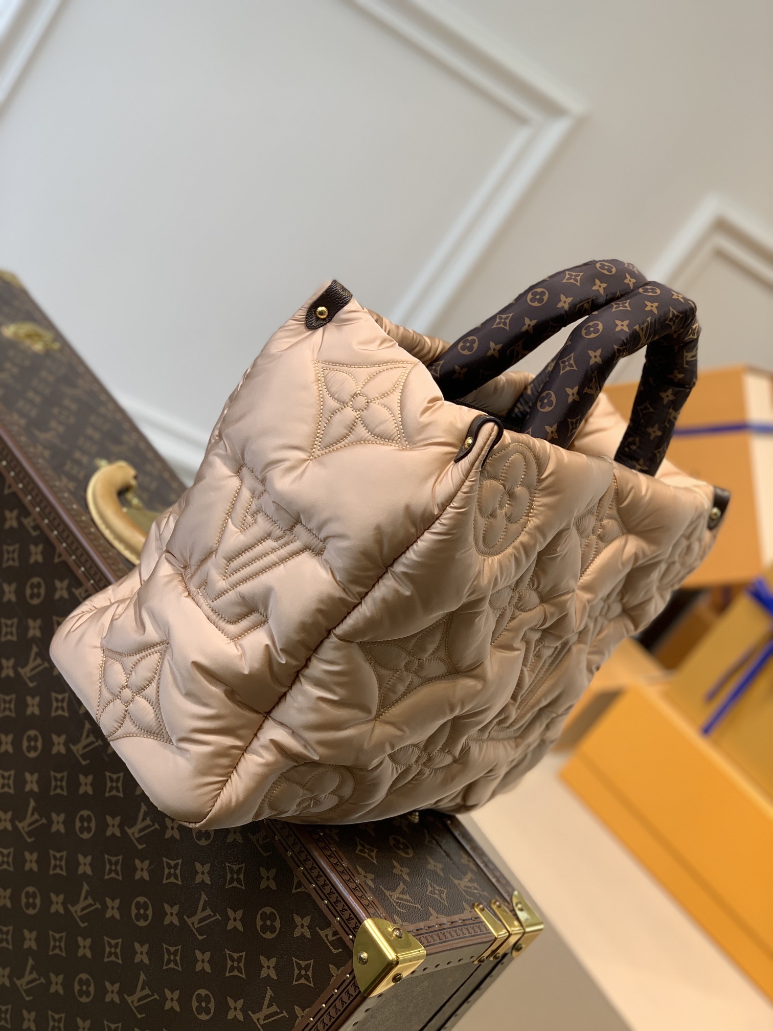 l0*is V*t0n onthego handbag-41*34*19cm