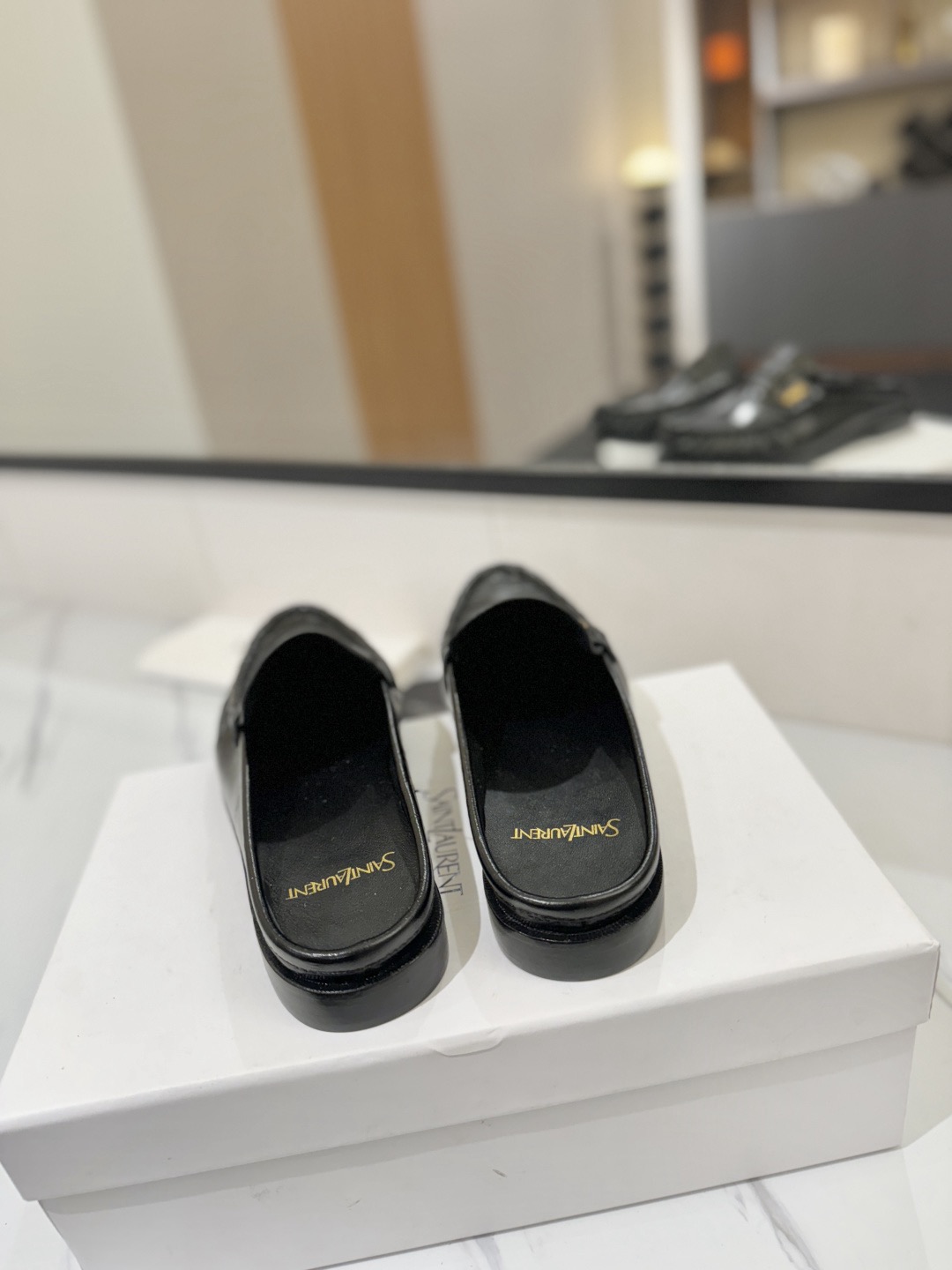 Y51 Loafer