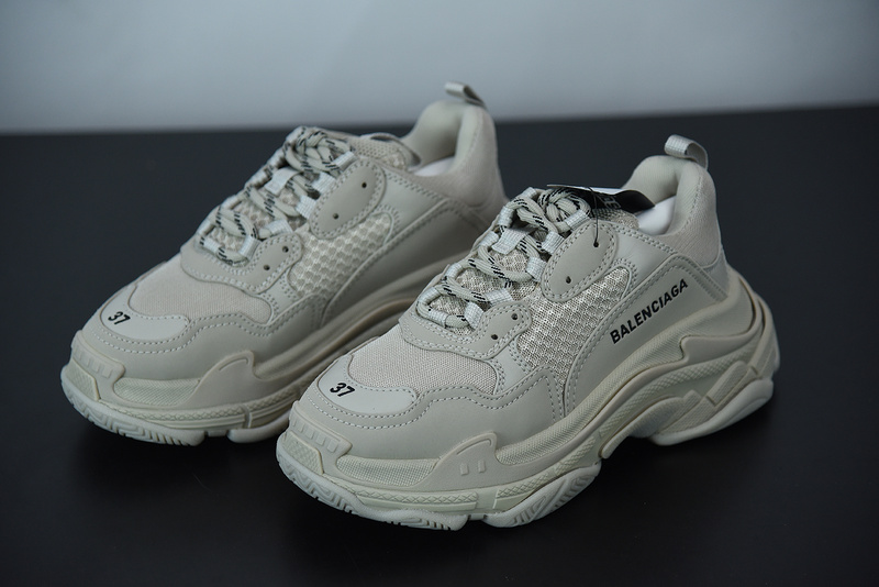 Ba*len*cia*ga triple s