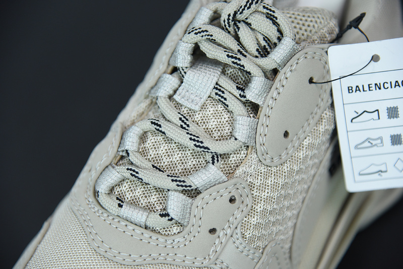 Ba*len*cia*ga triple s