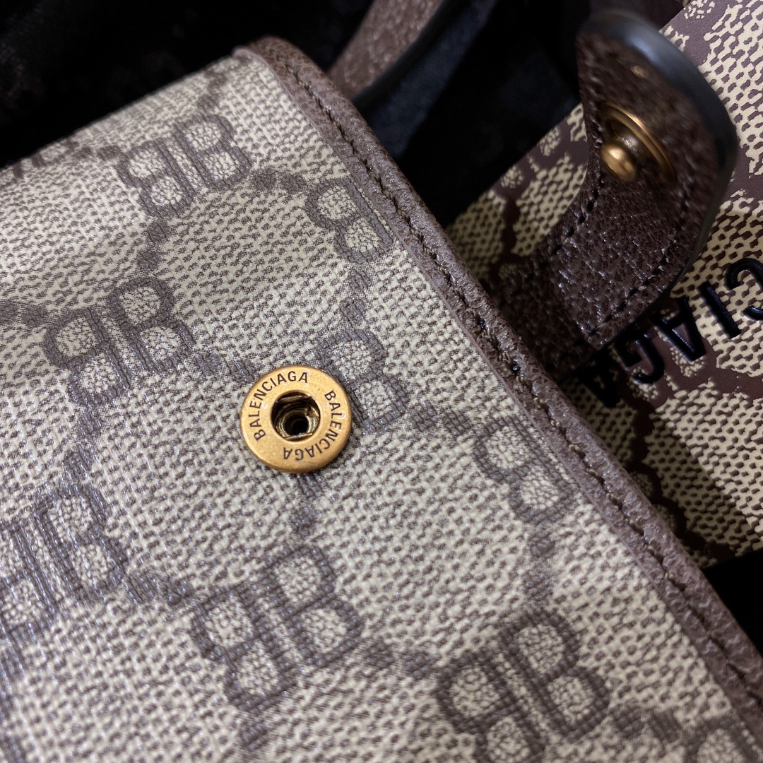 G*u*i&ba*len*cia*ga crossbody bag-19.5x12x3cm