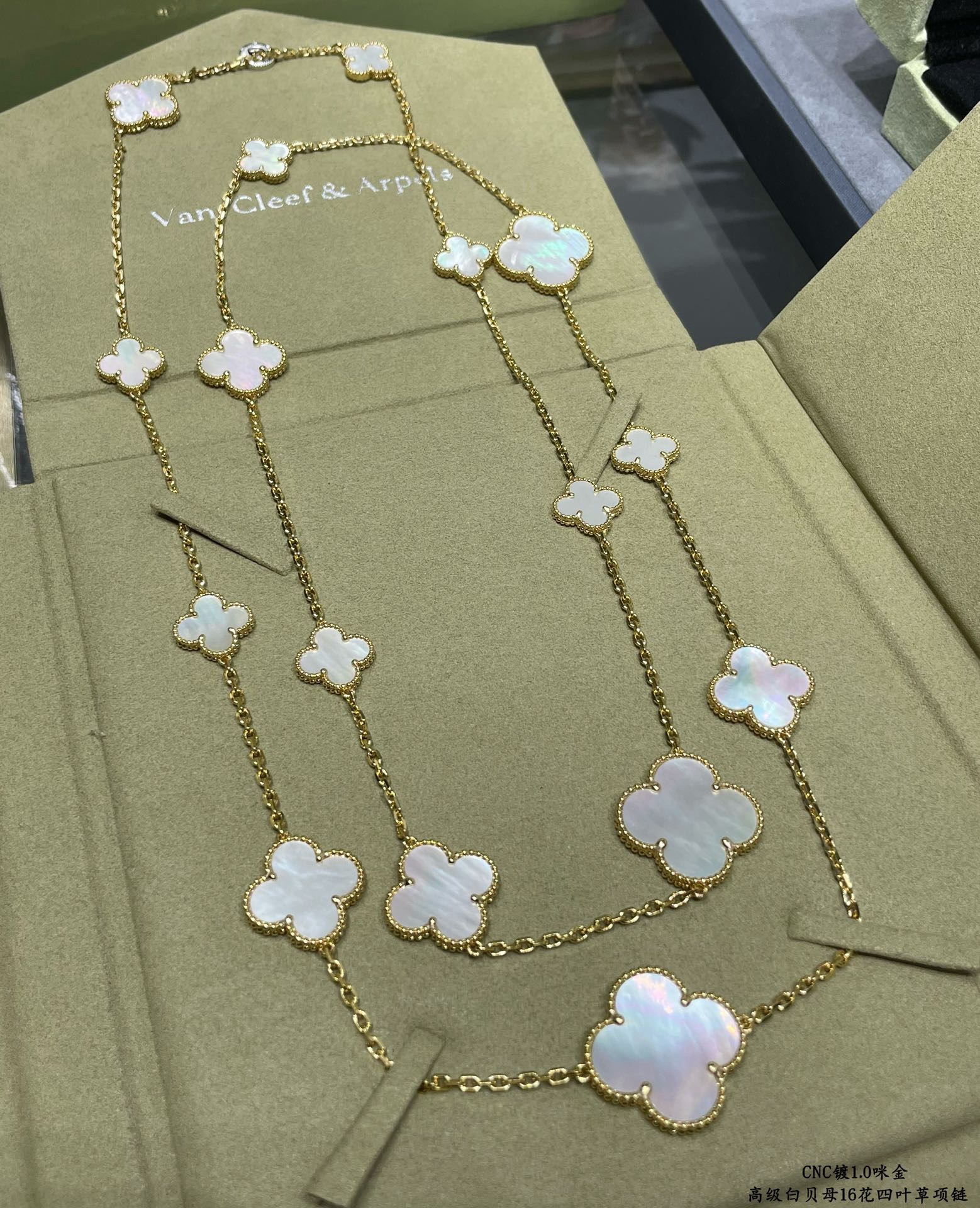 VCA 16-Flower Necklace