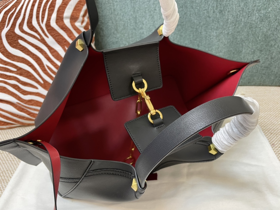 Va1e*ntin0 garavani escape handbags-31*25*15&41*25*18 cm