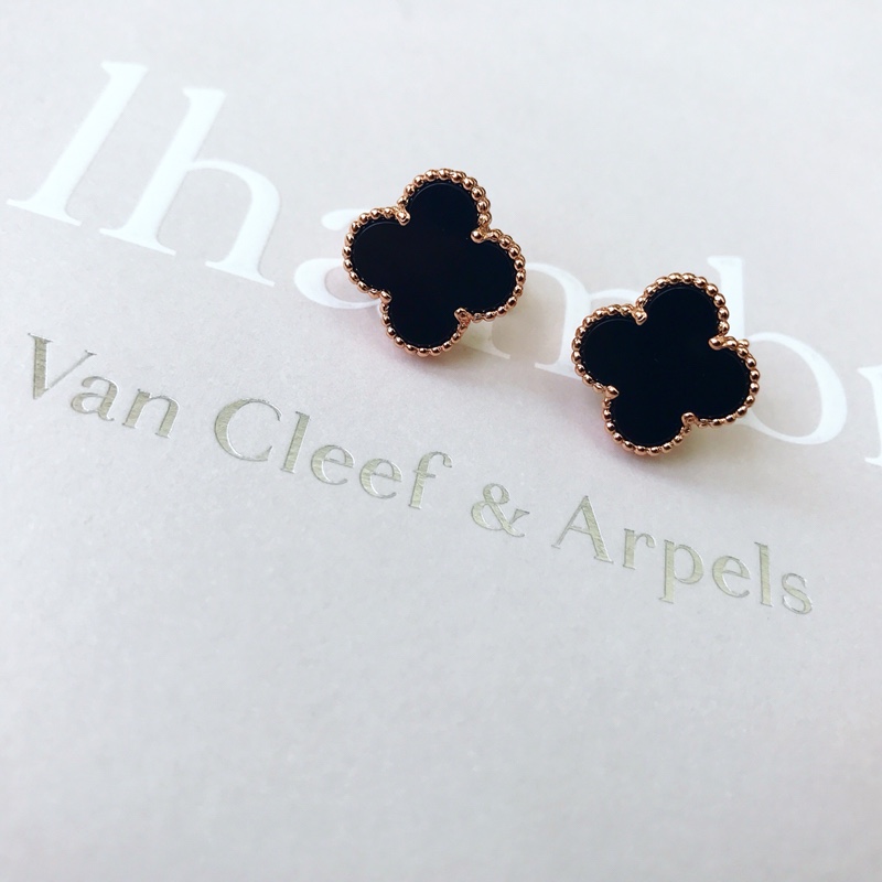 V*N CL*F &arpels earring