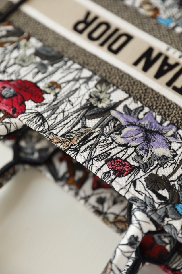 D*or small book tote-36.5cm