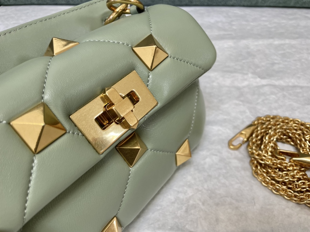 Valentin0 Garavani Roman Stud-Mini Size-19x13x6CM