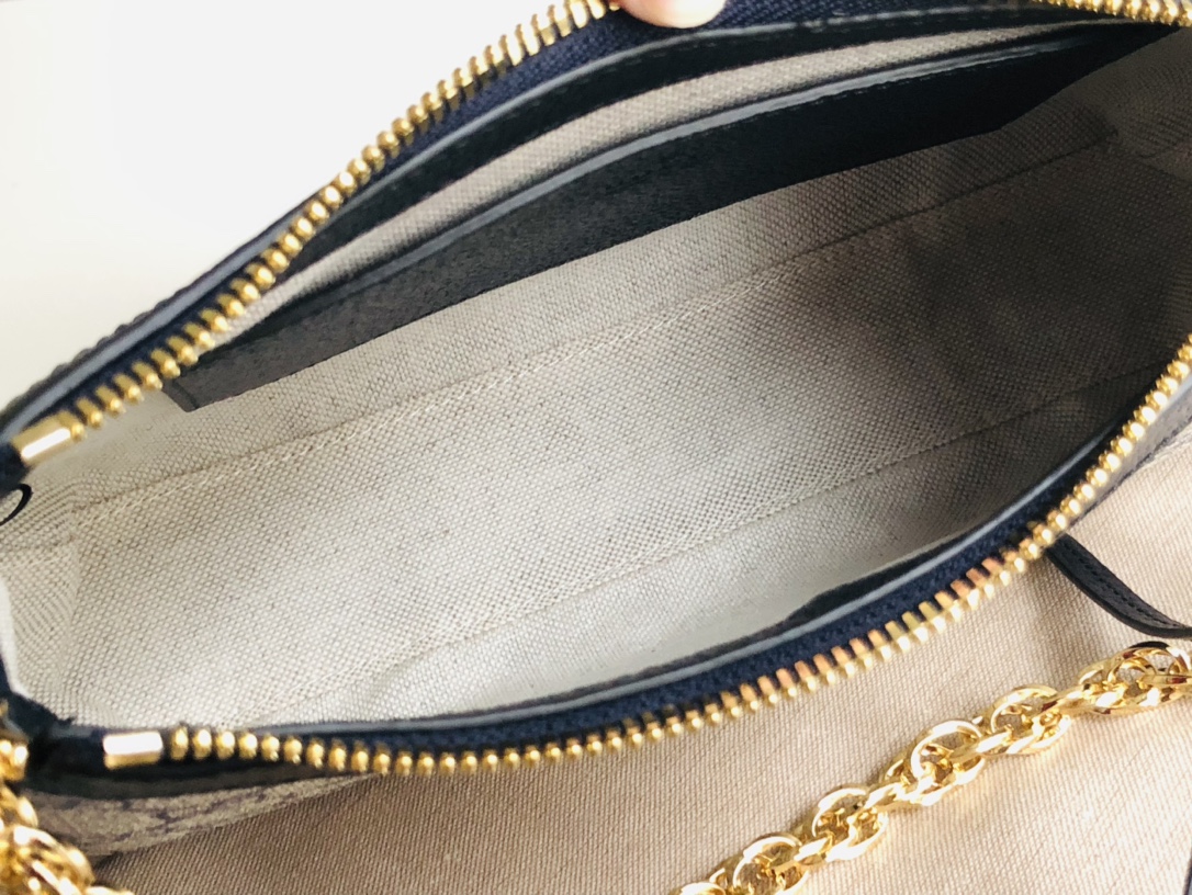 G*u*i chain bag-25*15*6cm