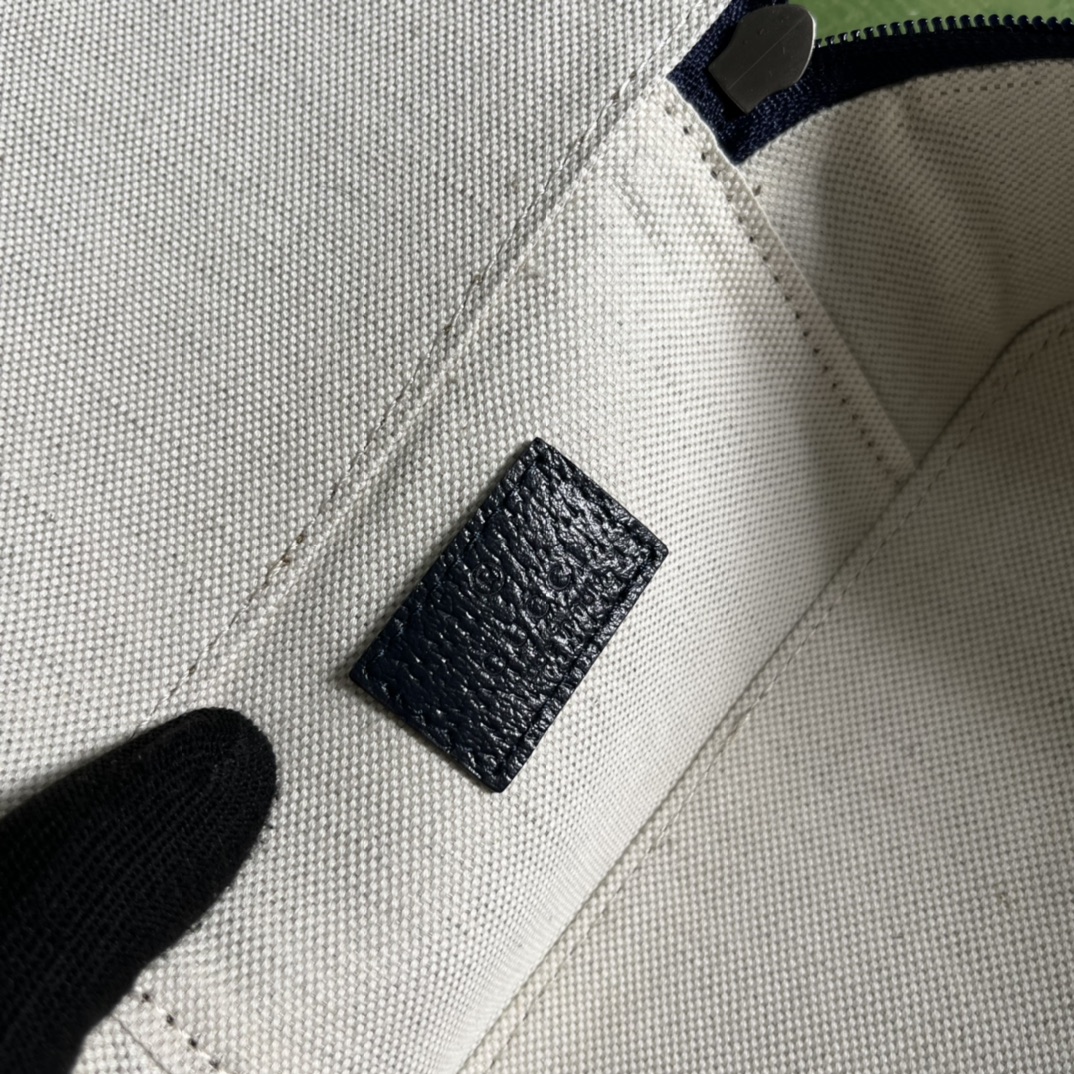 G*u*i pouch-22*8*19.5cm