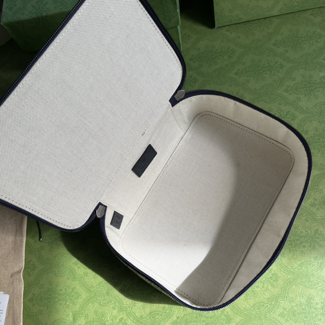 G*u*i pouch-22*8*14cm