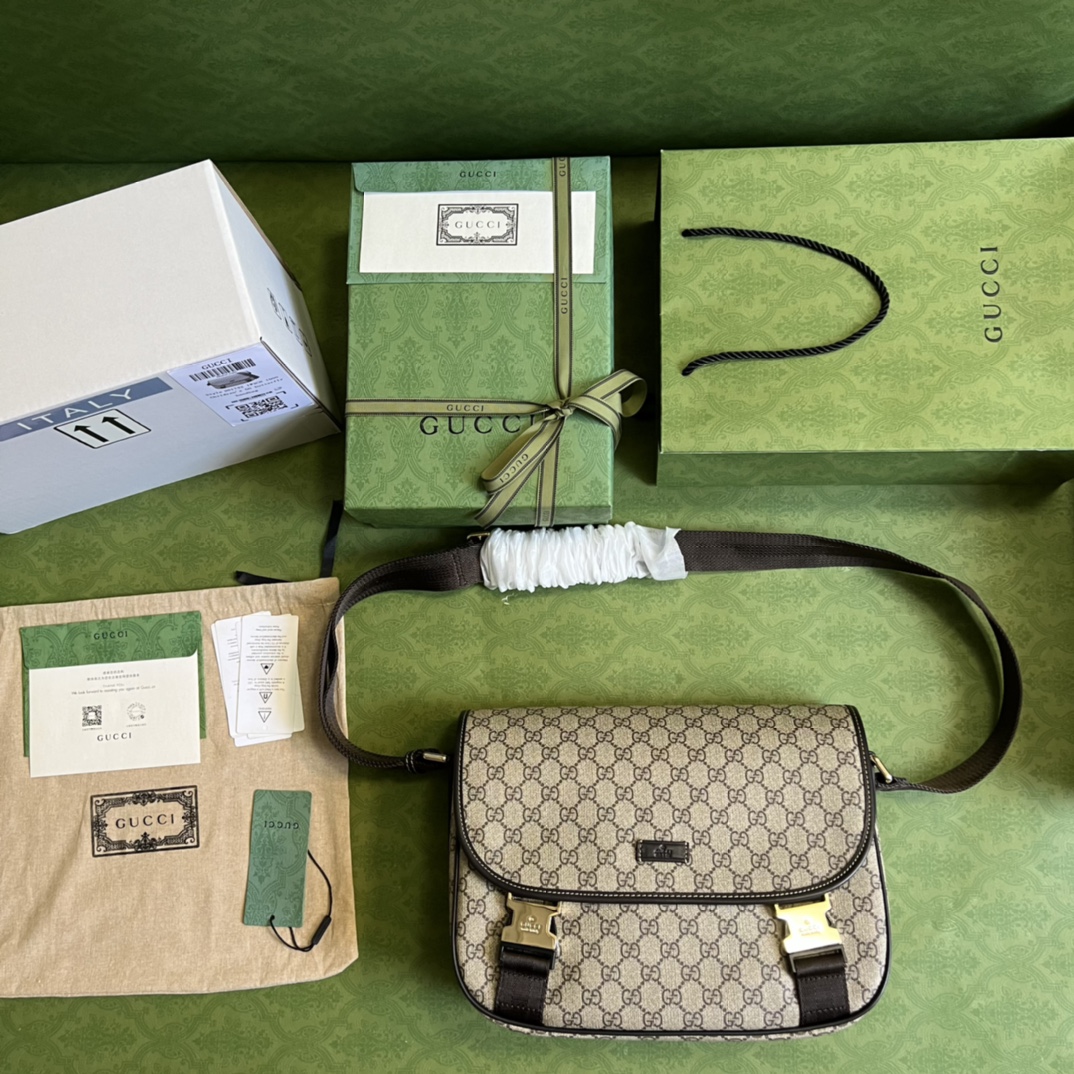 G*u*i messenger bag-33x 22x 11cm