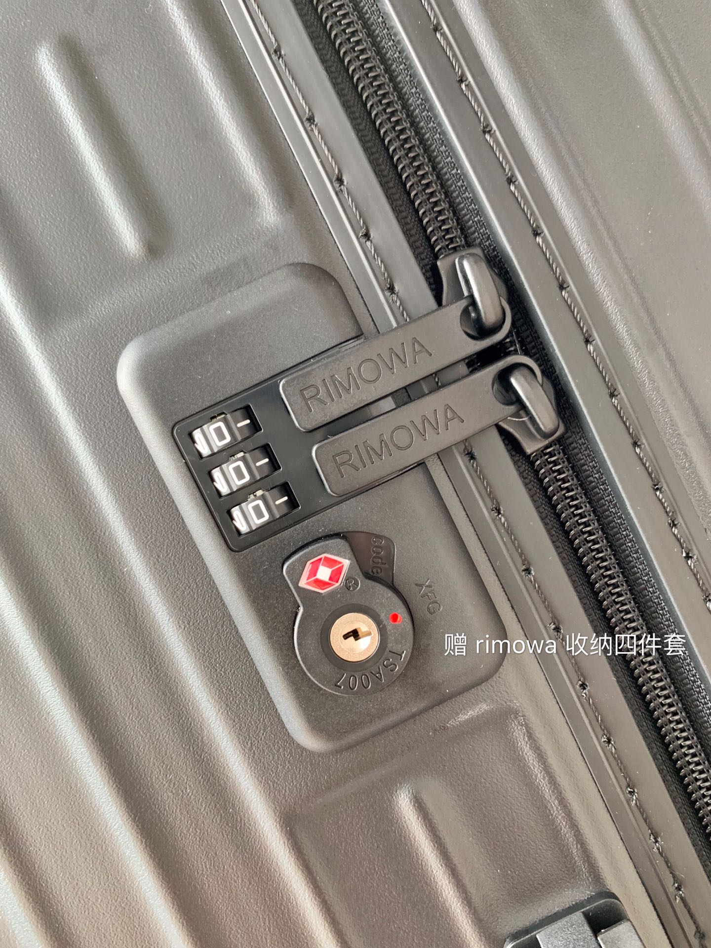 r1m0wa essential ttrunk plus lU*gage-‭29&31inch