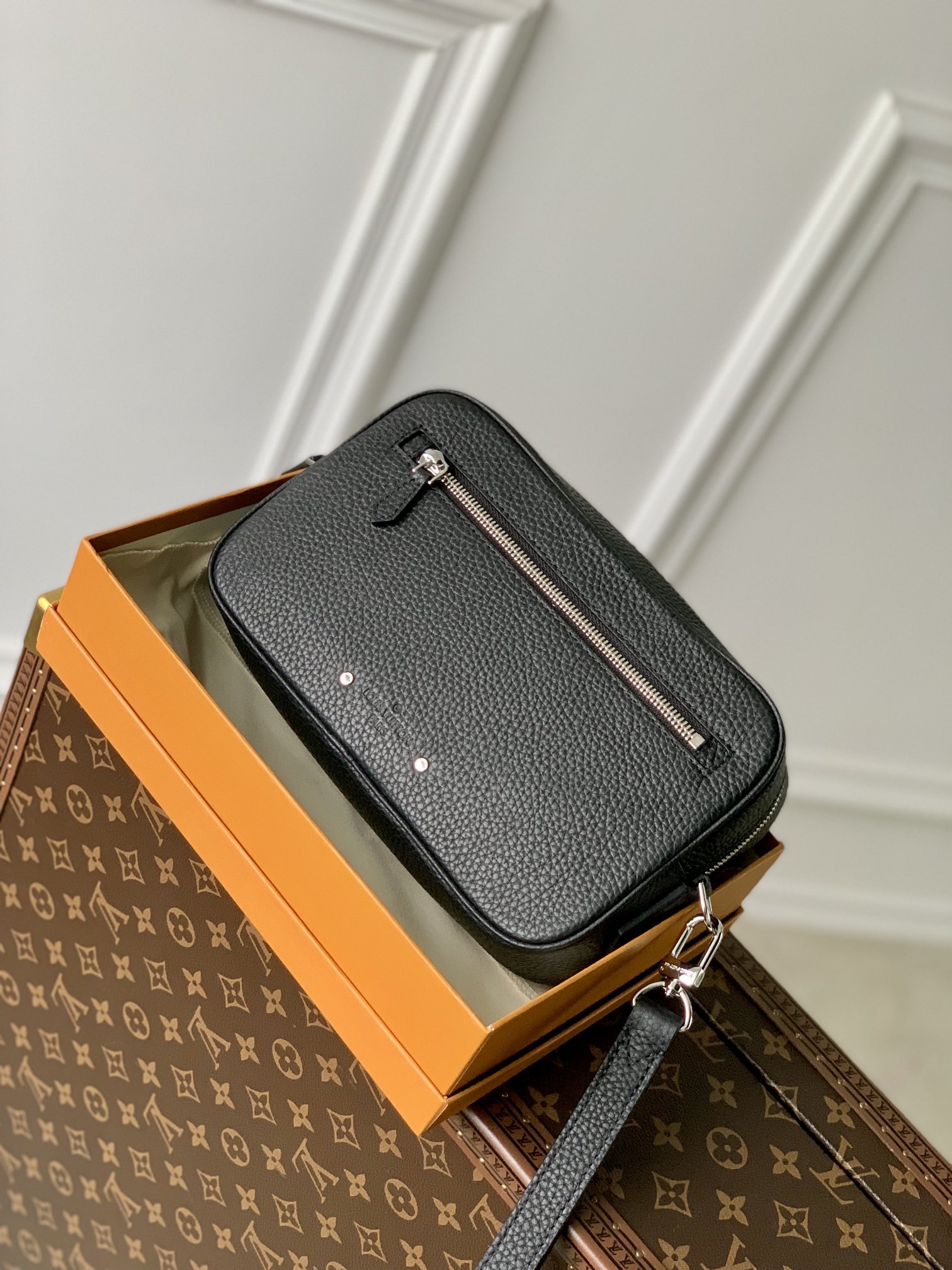 l0*is V*t0n pochette kasai -25 x 15.5 x 6.5 cm