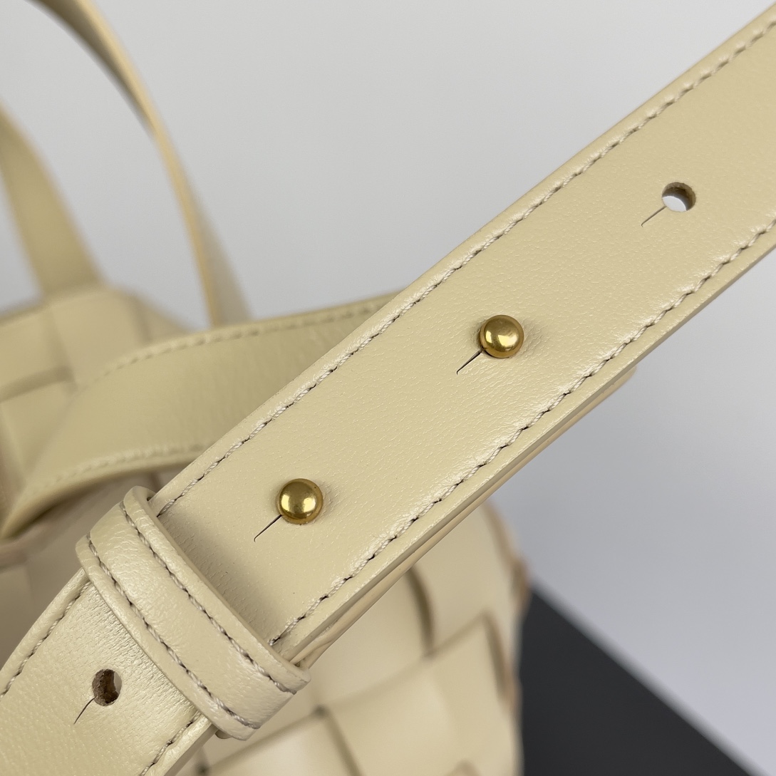 bo*te*ga Ve*ne*ta bowling bags-28*21*1cm