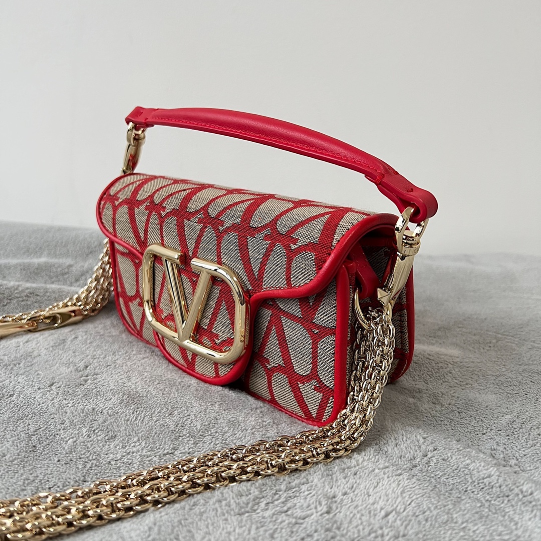 Va1e*ntin0 garavani mini loc-20x 11x5cm