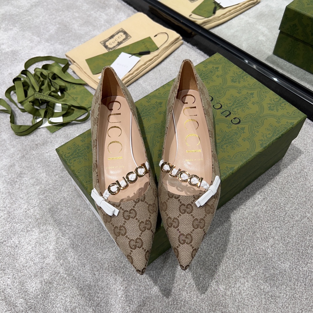 G*u*i ballet dance shoes