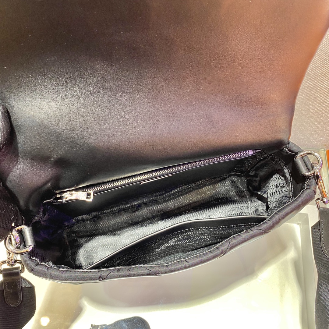 Pra*a bag 1bd291-28*18*7.5cm