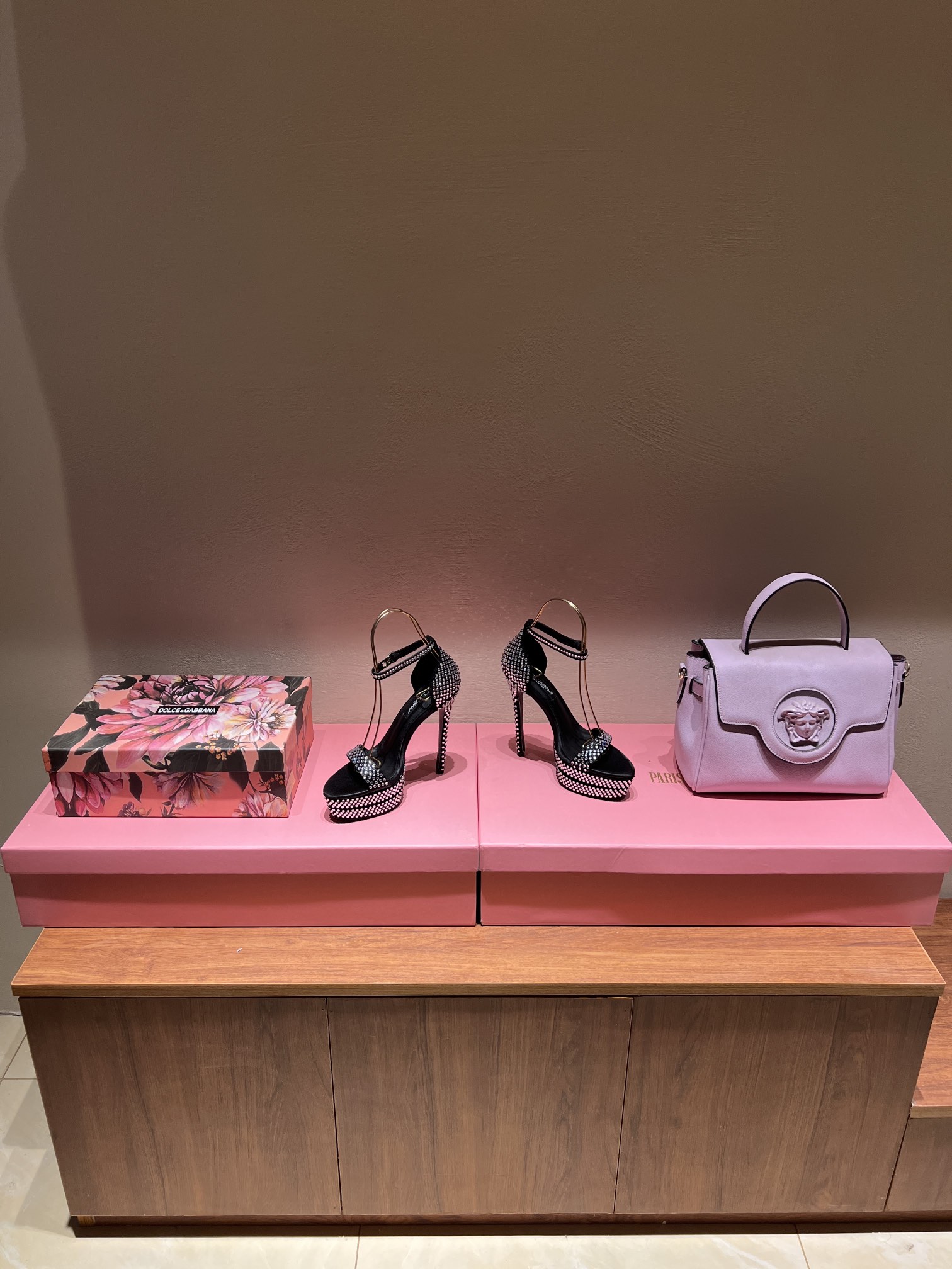 d01ce Gab*a*a heels-16cm