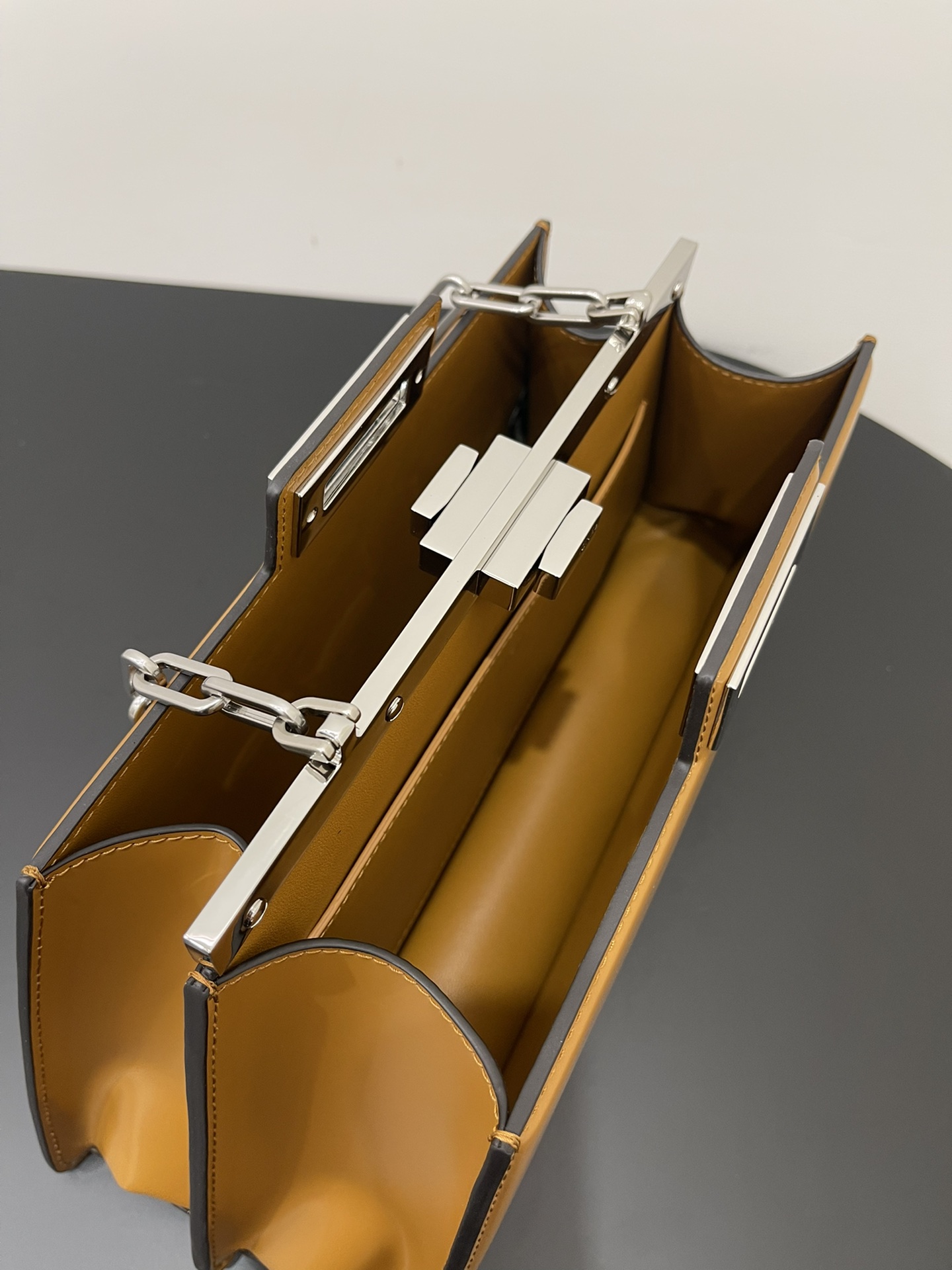 F**di peekaboo iseeu-34x18.50x11cm