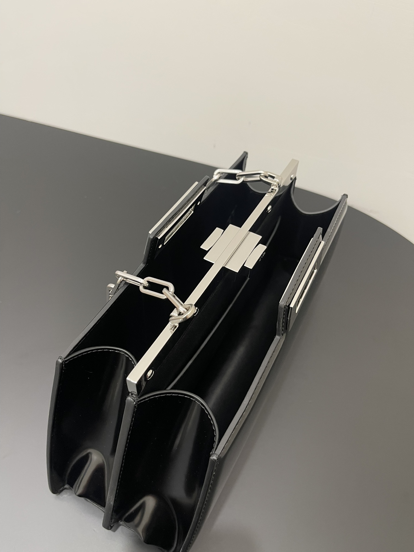 F**di peekaboo iseeu-34x18.50x11cm