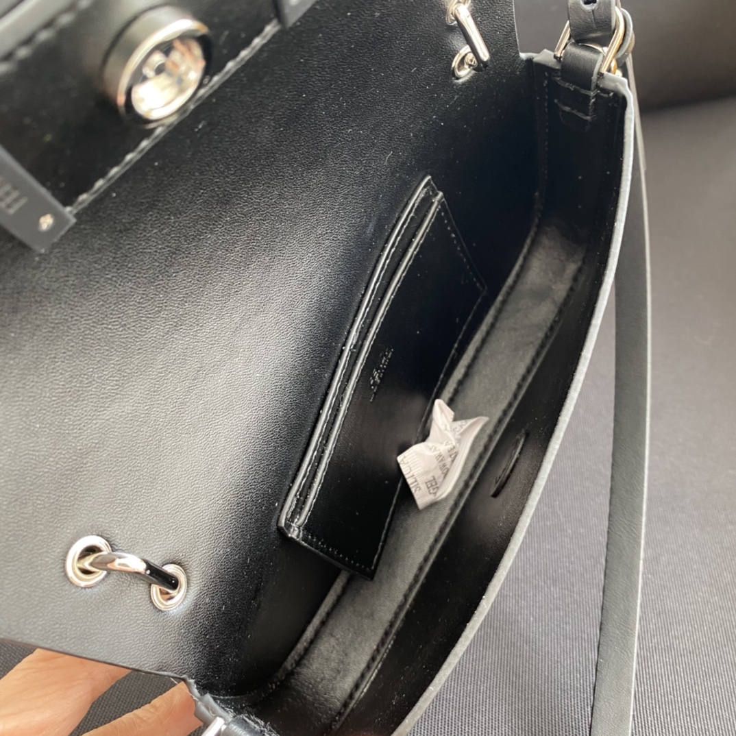 F**di baguette bag-19×14×4cm