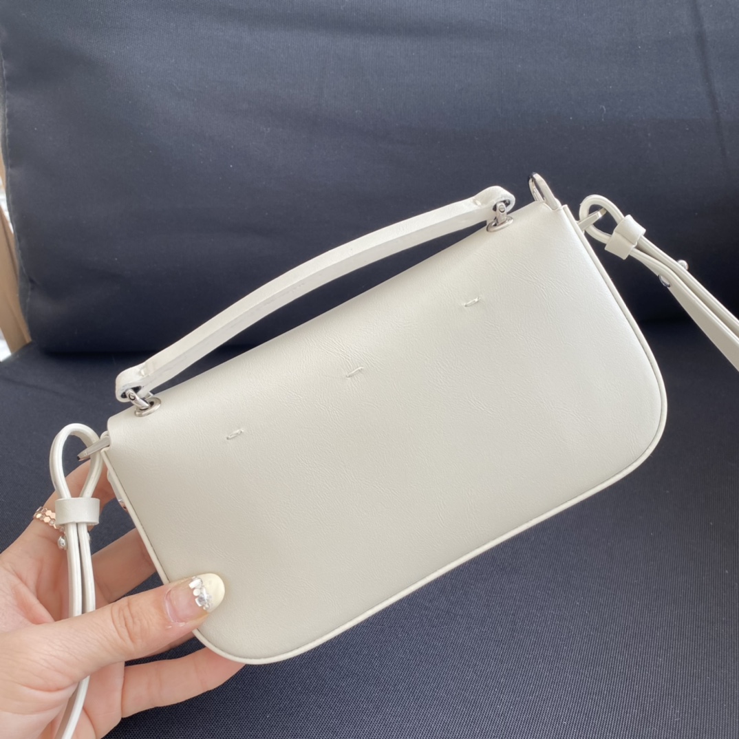 F**di baguette bag-19×14×4cm