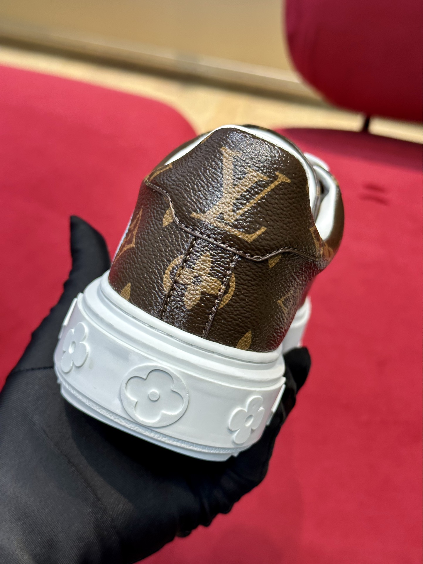 l0*is V*t0n time out sneaker