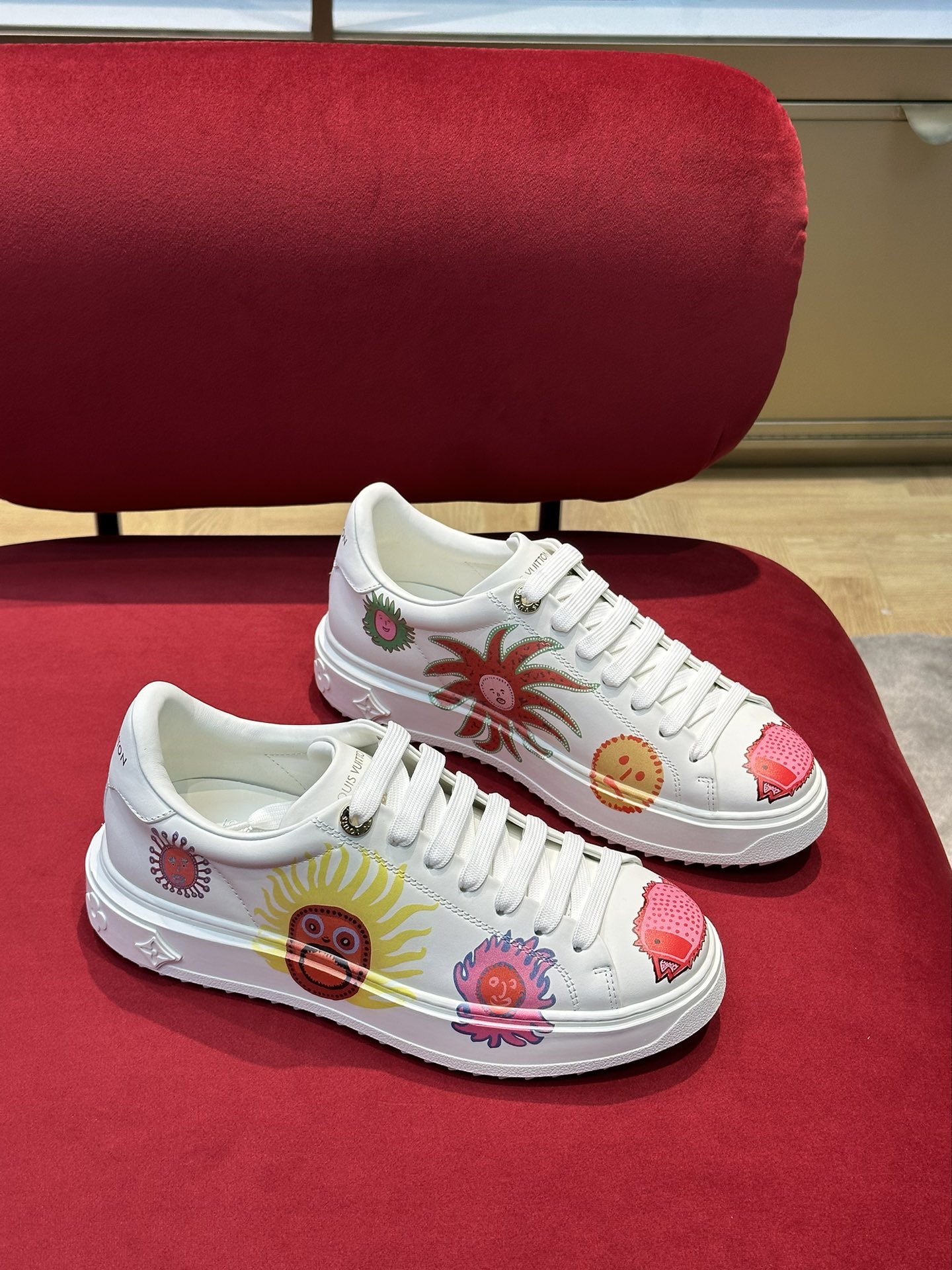 l0*is V*t0n time out sneaker