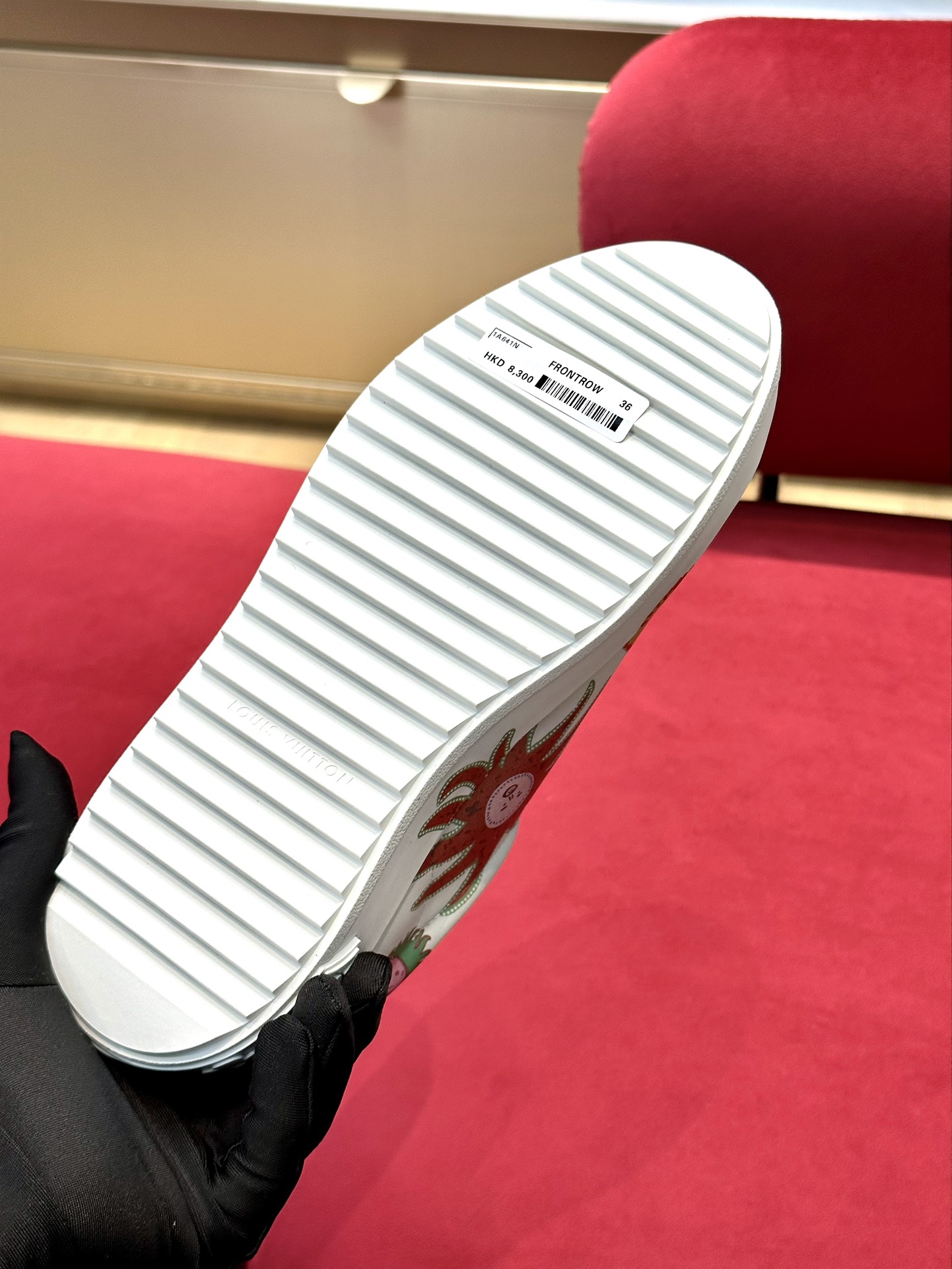 l0*is V*t0n time out sneaker