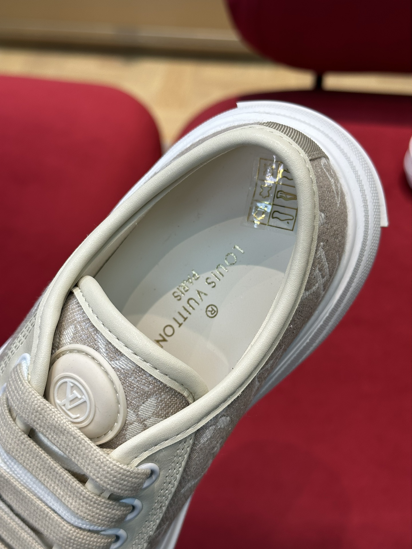 l0*is V*t0n squad sneaker