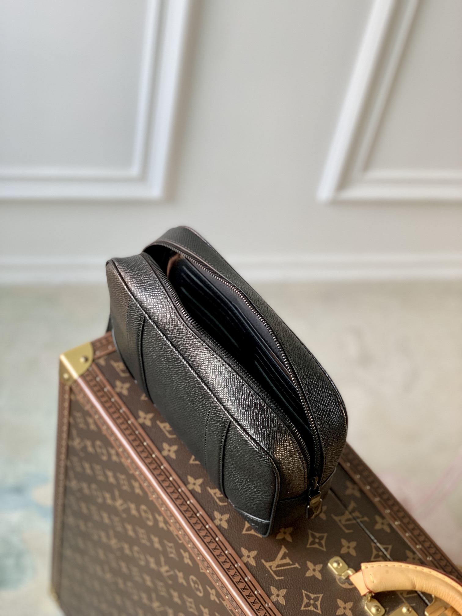 l0*is V*t0n pochette kasai -25 x 15.5 x 6.5 cm