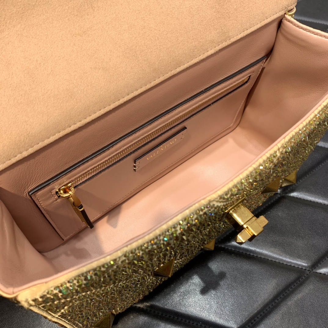 Valentin0 Garavani Roman Stud Size-25✖️16✖️10CM