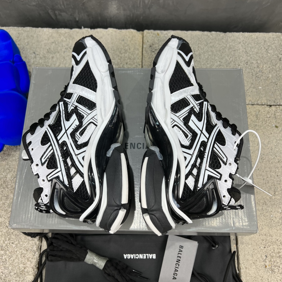 Ba*len*cia*ga runner sneakers