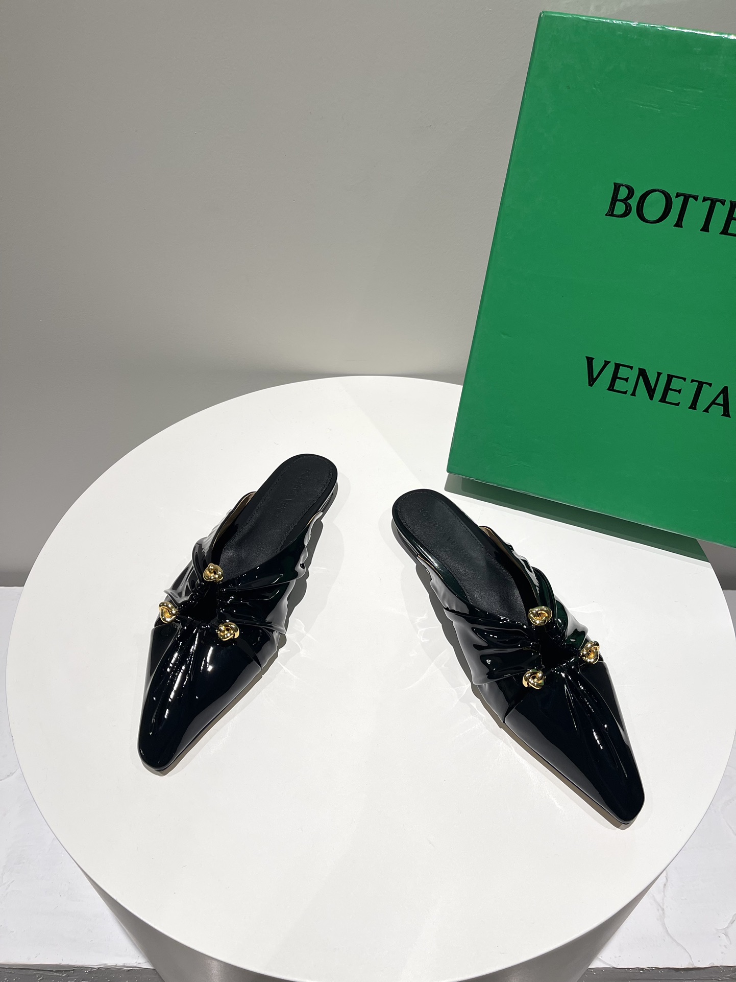 bo*te*ga Ve*ne*ta sandals