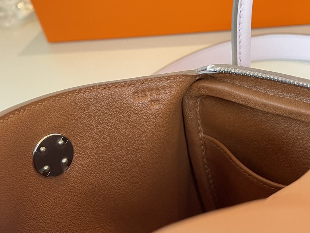 H**mes lindy 19-swift