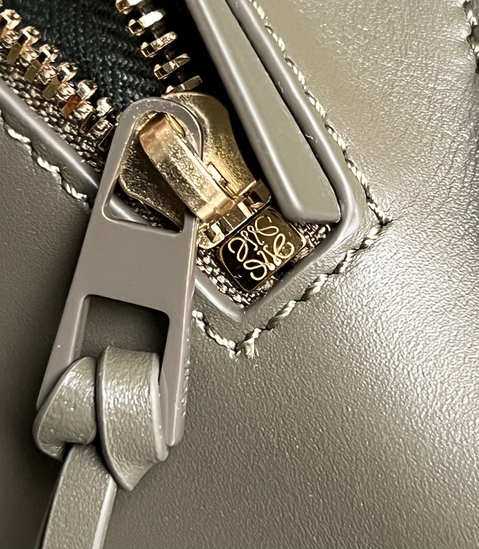 L0ew* hammock bag-19.5*14.4*20.8cm