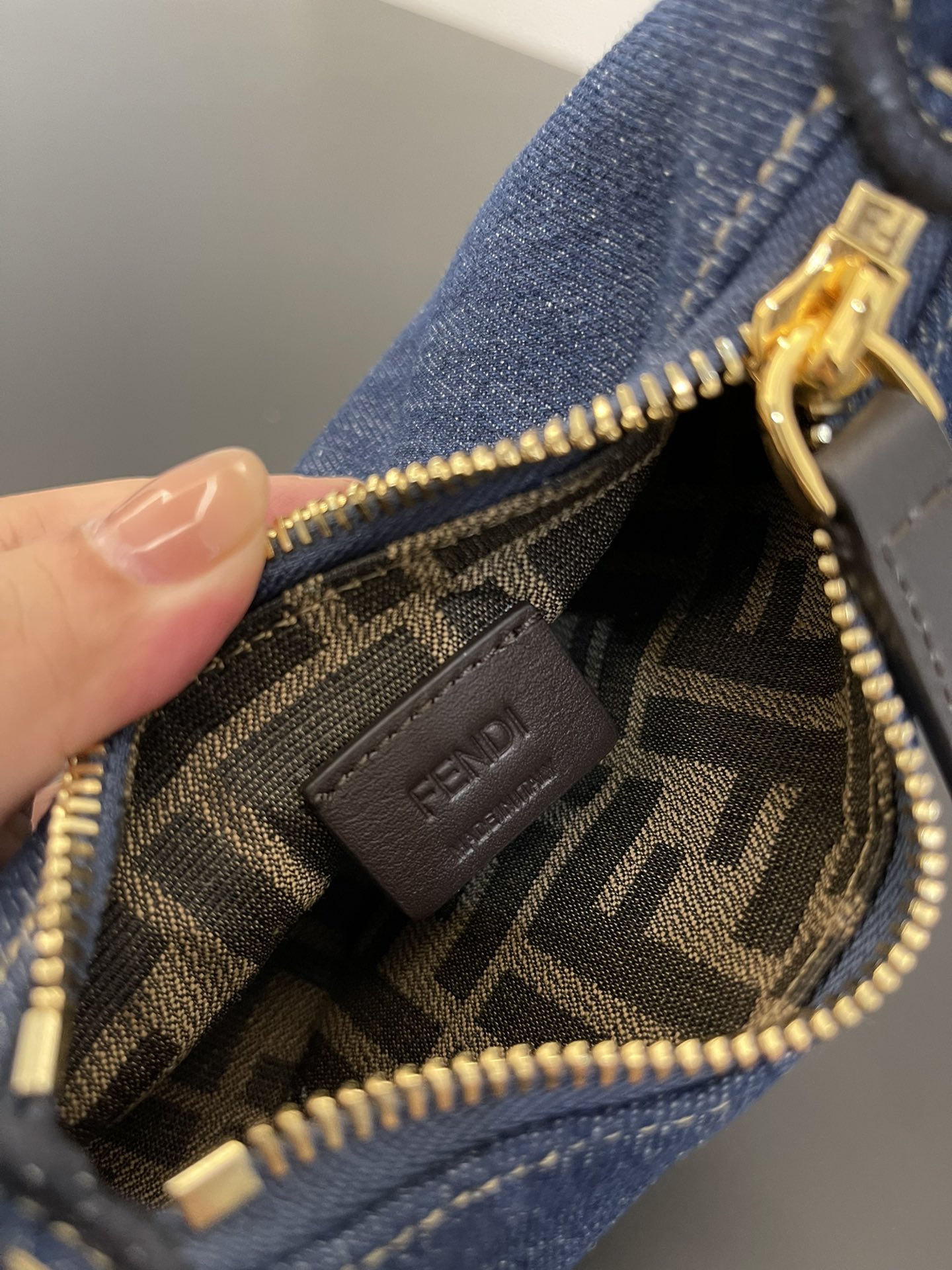 F**di praphy-16.5x14x5cm