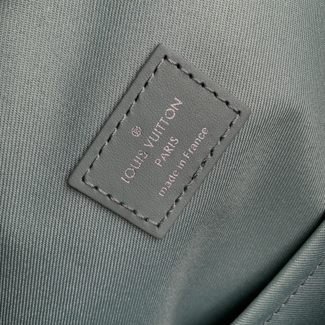 l0*is V*t0n discovery backpsck-29.0 x 38.0 x 20cm