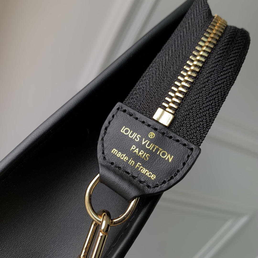 l0*is V*t0n poche toilette cosmetic bag -25 x 20 x 5.5cm