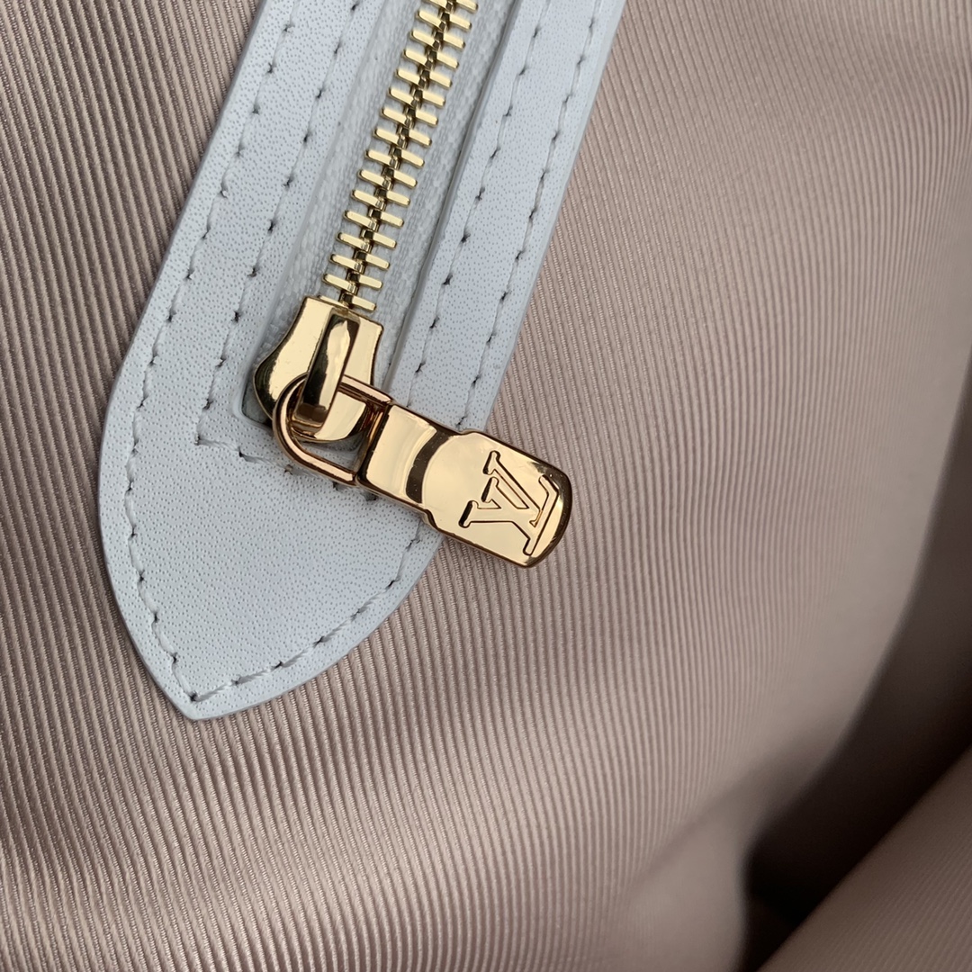 l0*is V*t0n neverful m21733-32*29*17cm