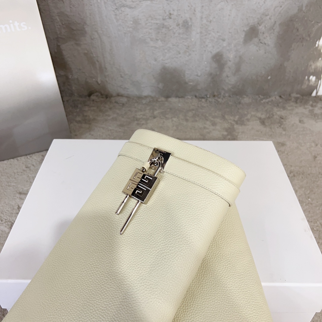 G1uenchy boots(eu35-41)