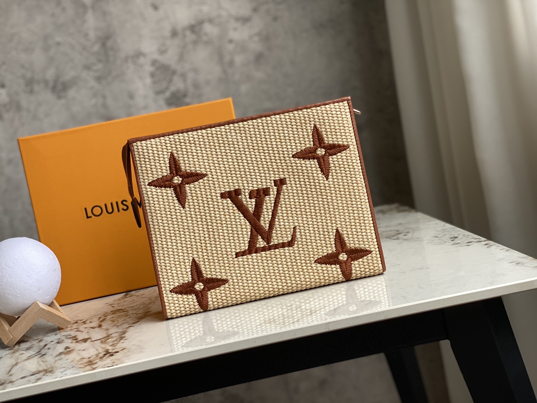 l0*is V*t0n pouch-25x 20 x 5.5cm