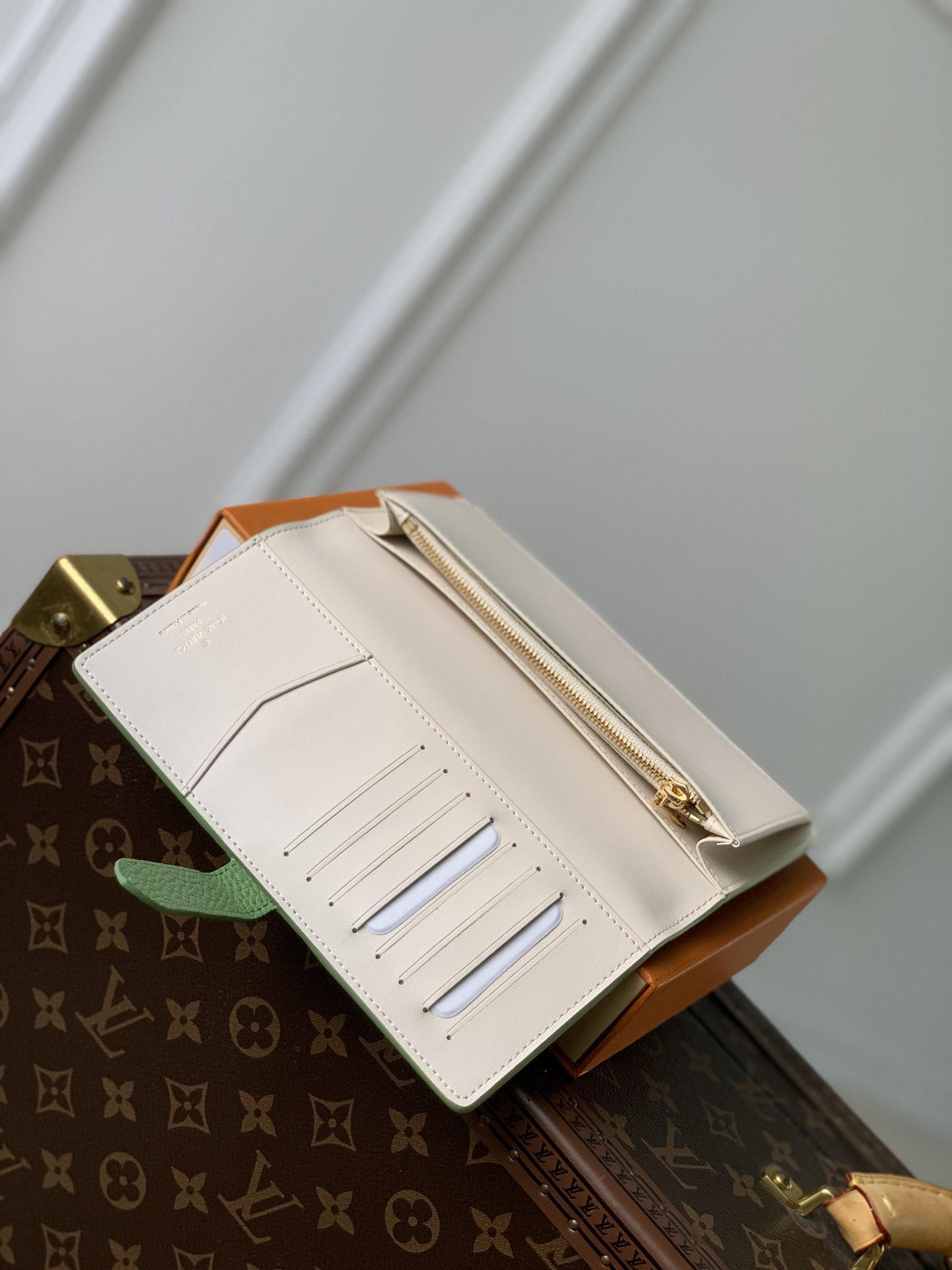 l0*is V*t0n vertical wallet-m82512-10 x 19 x 1.7cm