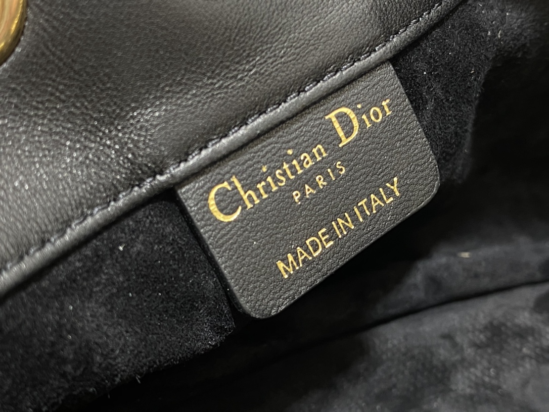 di0r D*or ammi bag-27 * 15 * 12cm