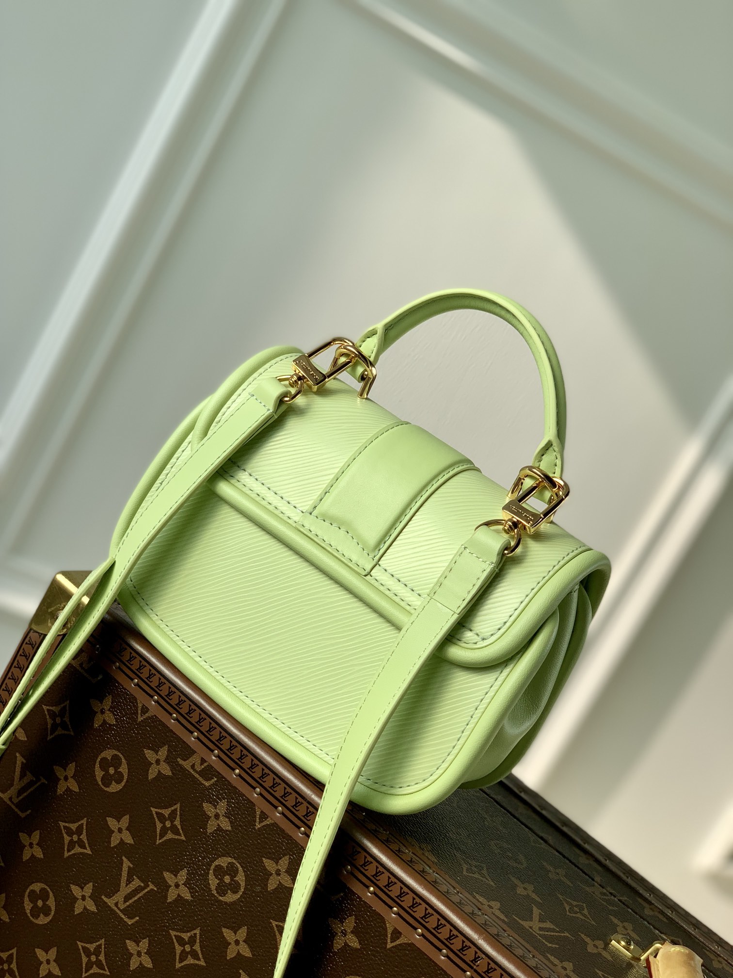 l0*is V*t0n hide & seek bag-21 x 15 x 8cm