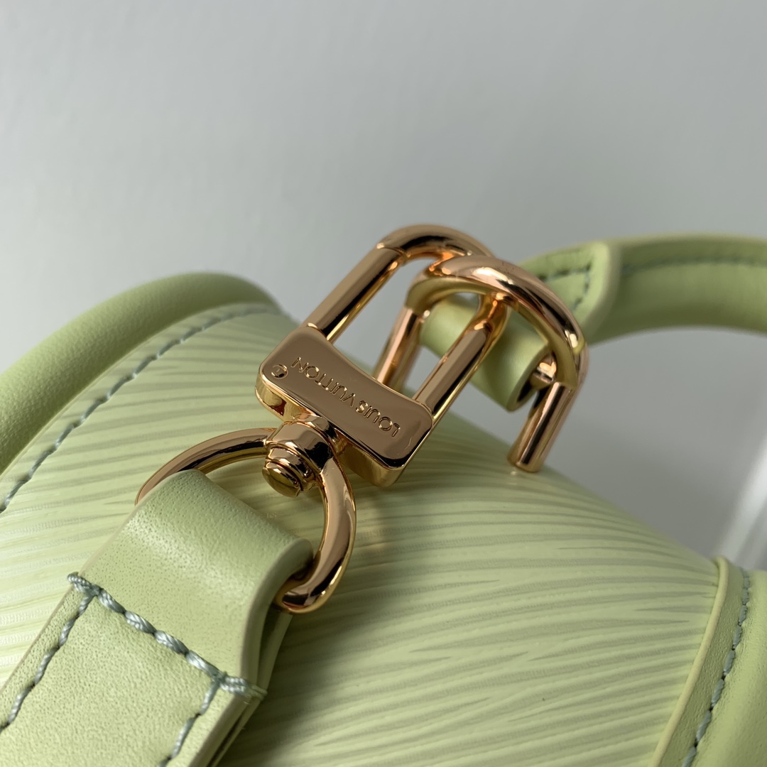 l0*is V*t0n hide & seek bag-21 x 15 x 8cm