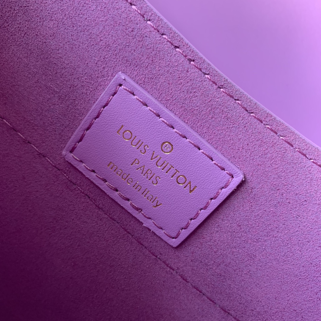 l0*is V*t0n hide & seek bag-21 x 15 x 8cm