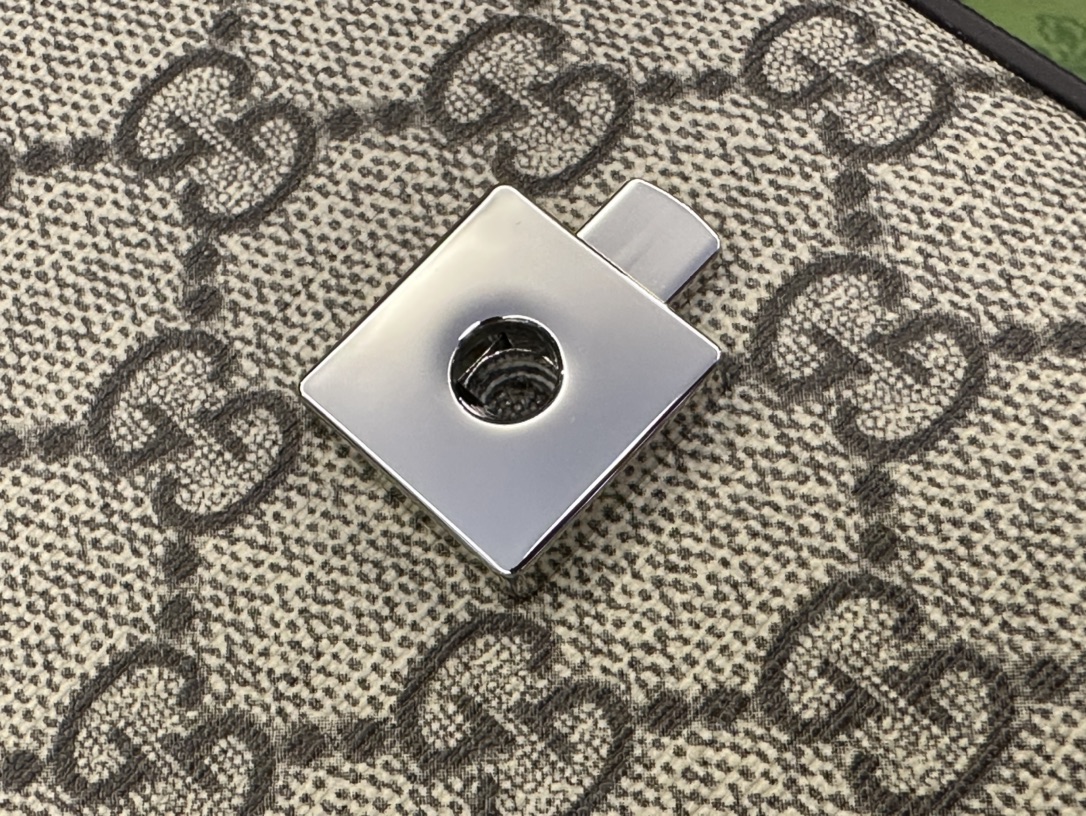 g*u*i gg S*p*e bag-21*10*5cm