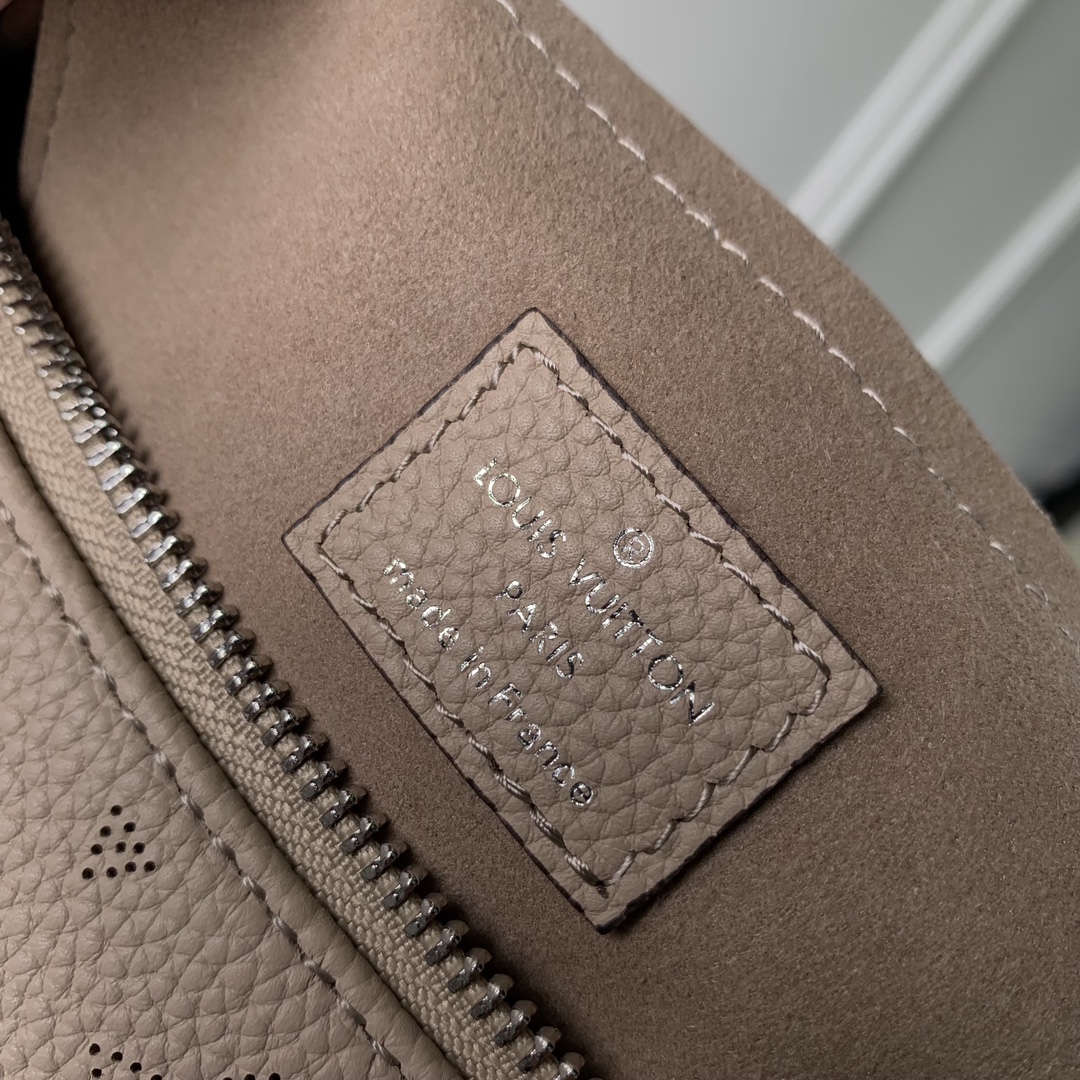 l0*is V*t0n baia bag-26*17*7.5cm