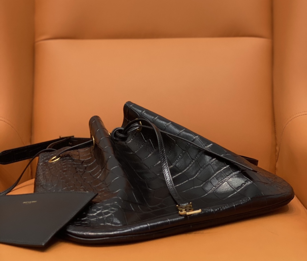 Y*L hobo bag-44×33×2.5cm