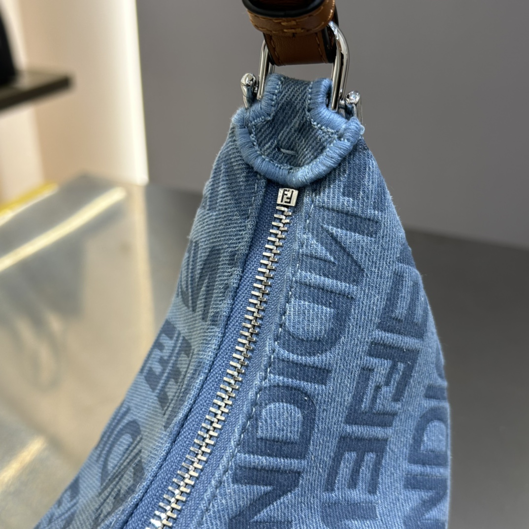 F**di praphy-29x24.5x10cm